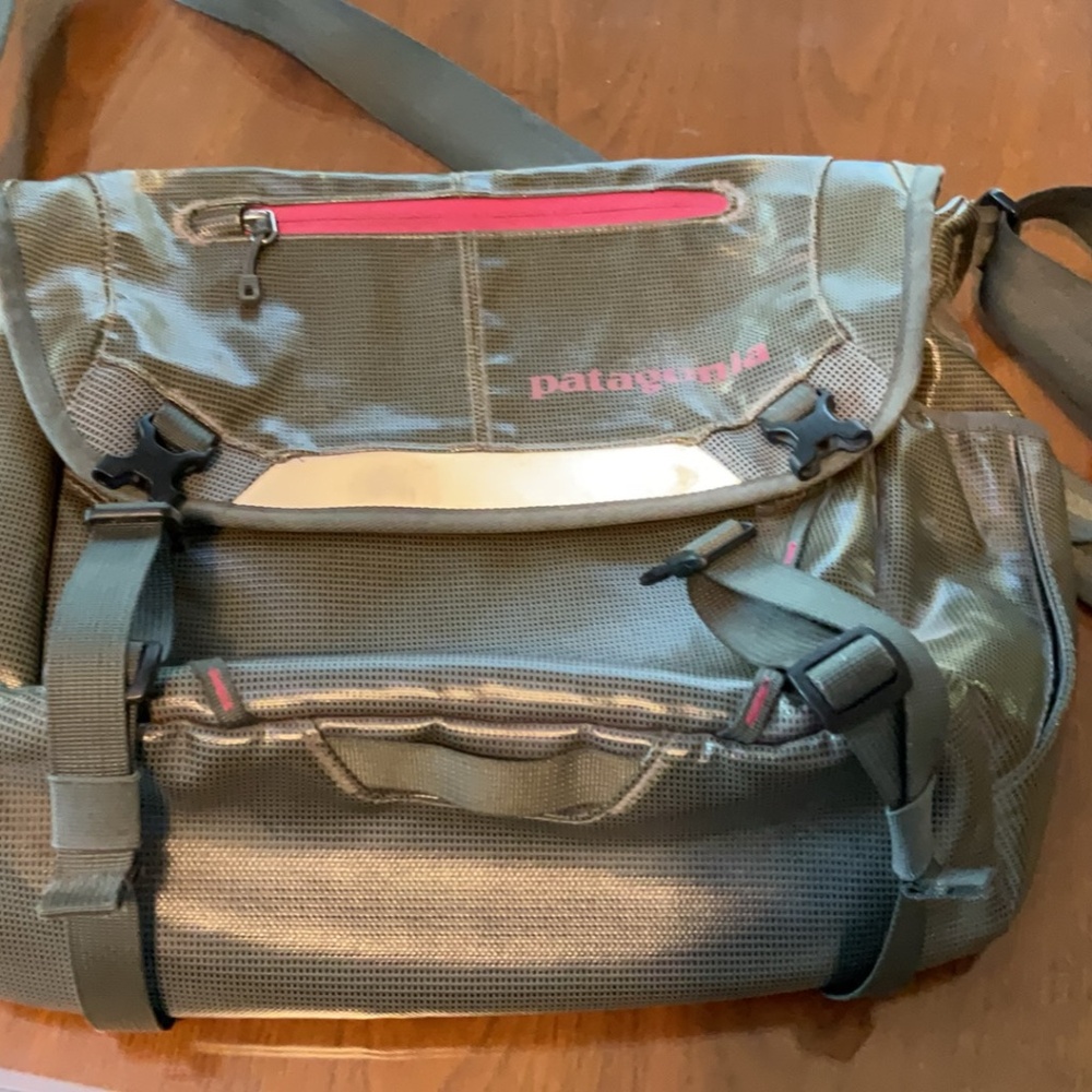 Patagonia Black Hole Mini Messenger Bag